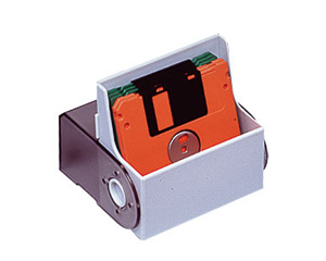 Glabtuve disketm, ietilpba 10 disketes